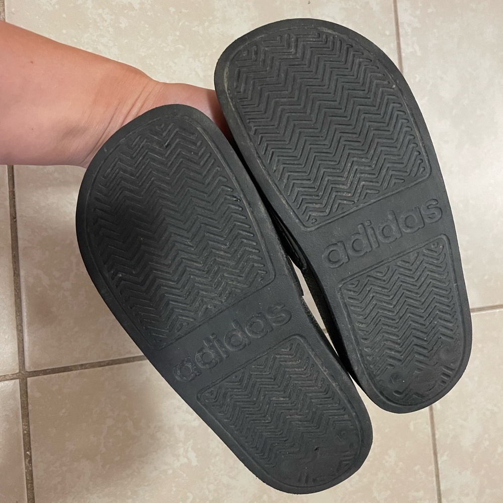 Adidas Kids Black and Red Spider-Man adelite Sandals - Picture 3 of 3
